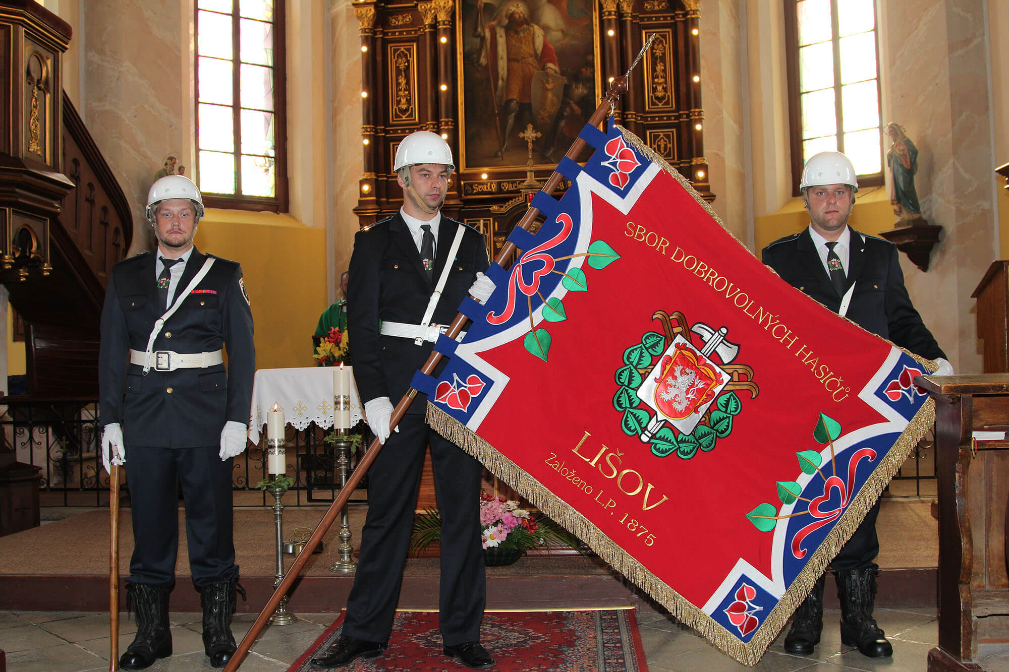 Svěcení nového hasičského praporu SDH Lišov