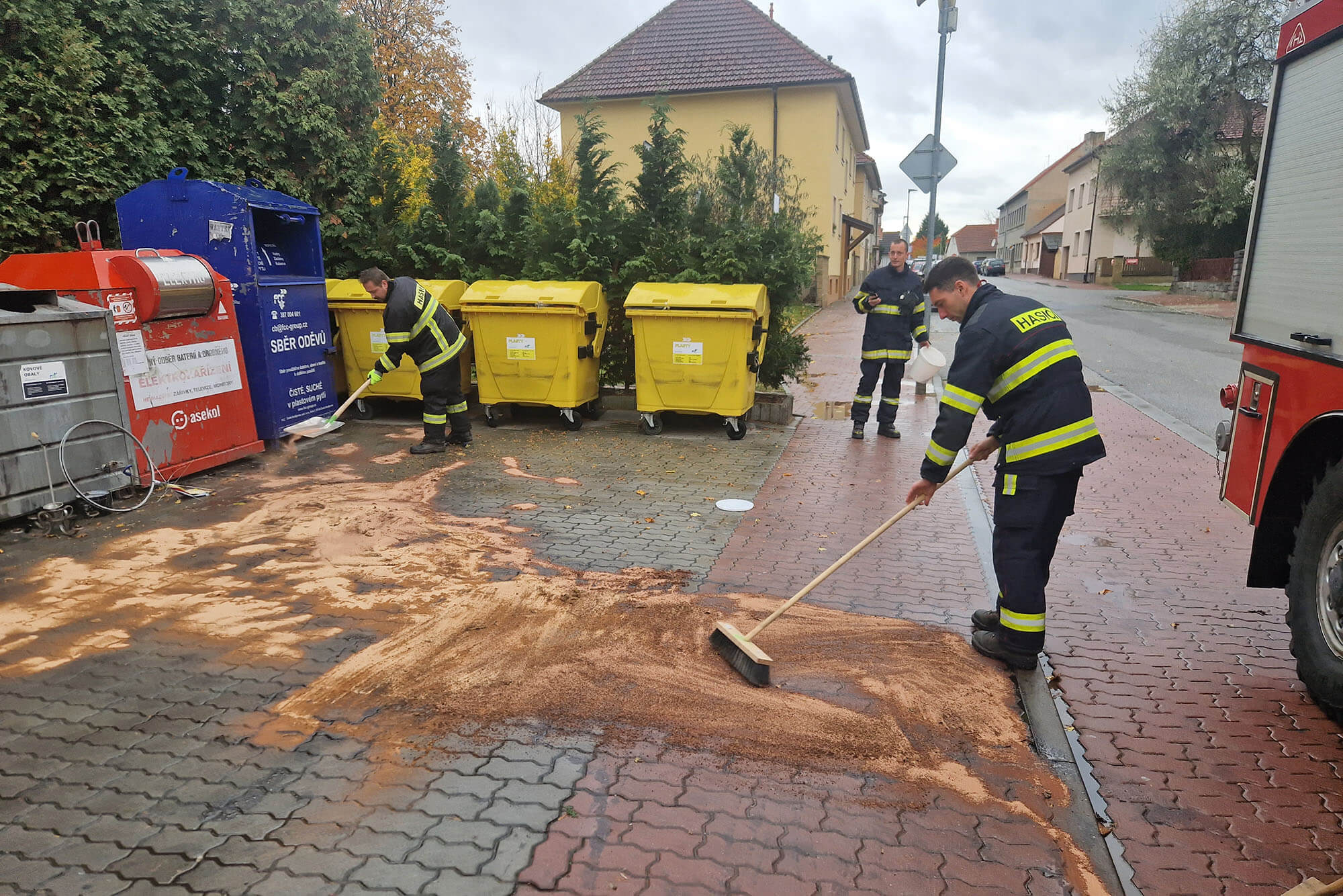 Odstranění uniklého motorového oleje