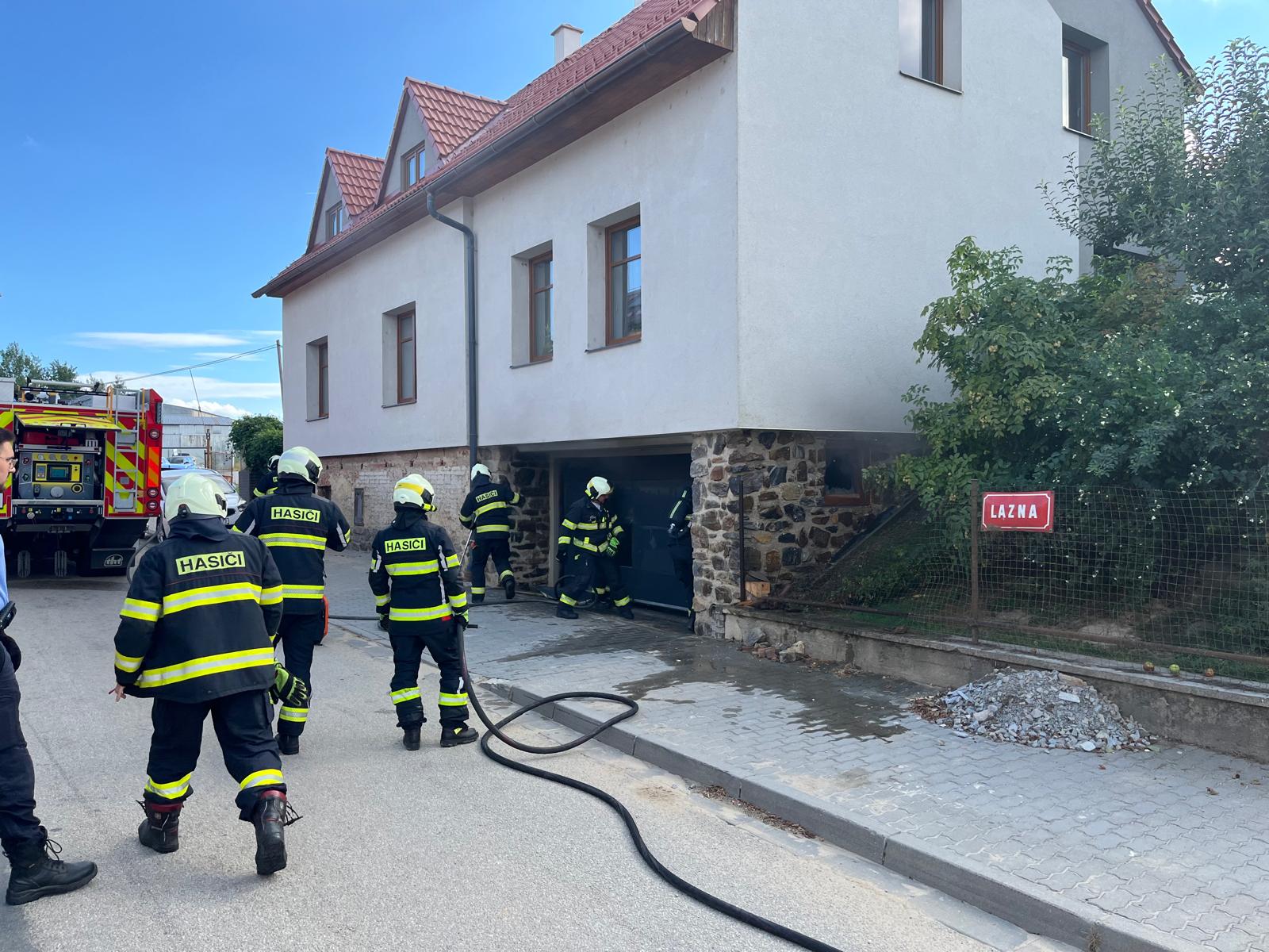 Požár garáže rodinného domu Lišov Lazna